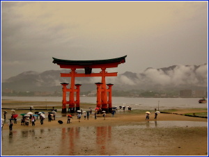 MIYAJIMA_ISLAND_HIROSHIMA_BAY_JAPAN_JUNE_2012_(7408417484)